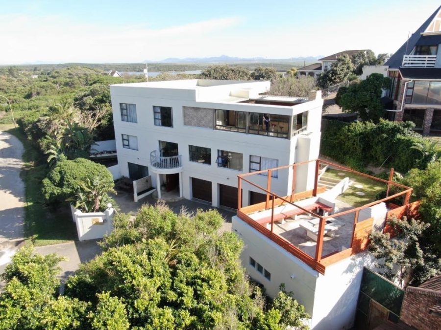 8 Bedroom Property for Sale in Paradise Beach Eastern Cape